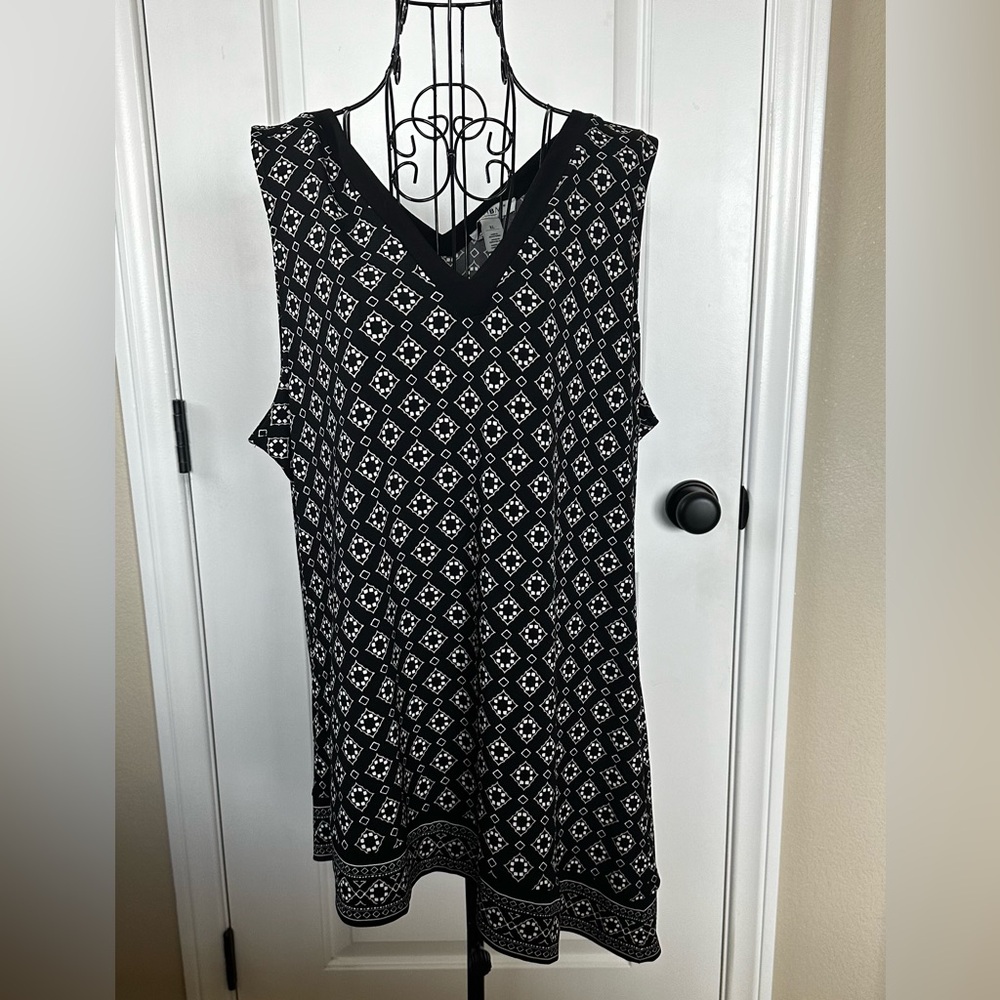 White House Black Market Angled Top, Size XL